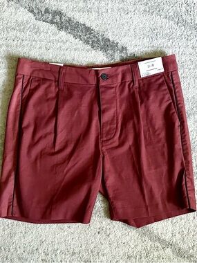 Topman Slim Fit Men's Shorts in Burgundy  Mid Rise Size 34